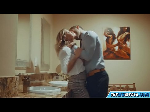 ❤️ Ilehoria busti batek komun publiko batean seduzitzen zaituenean ❤️❌ Izorratu bideoa %eu.xxxtophd.ruan ☑